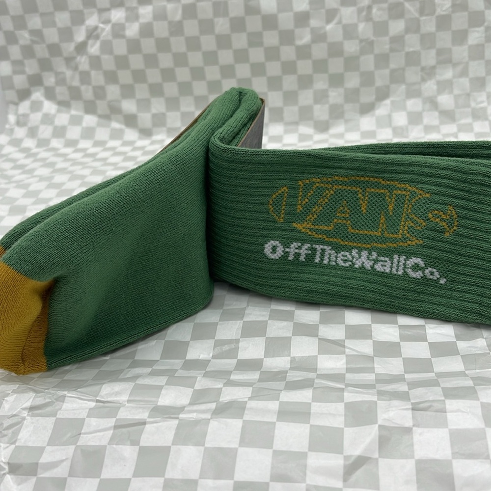 Vans Green Crew Socks VANS®
"OFF THE WALL" 1 pair Crew Socks Size Medium NWT - Picture 15 of 16